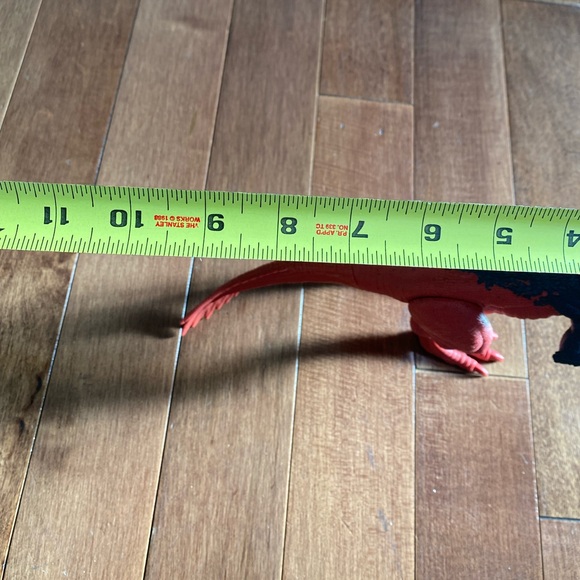 Jurassic World Dominion Dinosaur Megaraptor Action Figure with Attack Motion - Picture 5 of 6